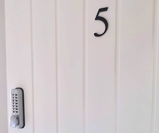 The Red Lounge House - sleeps 14