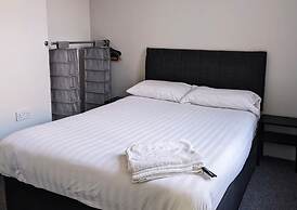 The Red Lounge House - sleeps 14