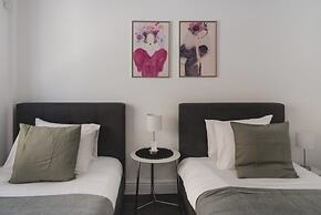 Botanical Art House by Staycom