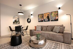 Queens Garden Residence Staycom