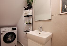 Queens Garden Residence Staycom