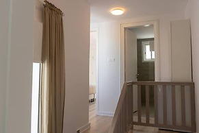 Sienna Townhouse by Staycom