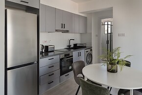 Lithos Modern Flat by Staycom
