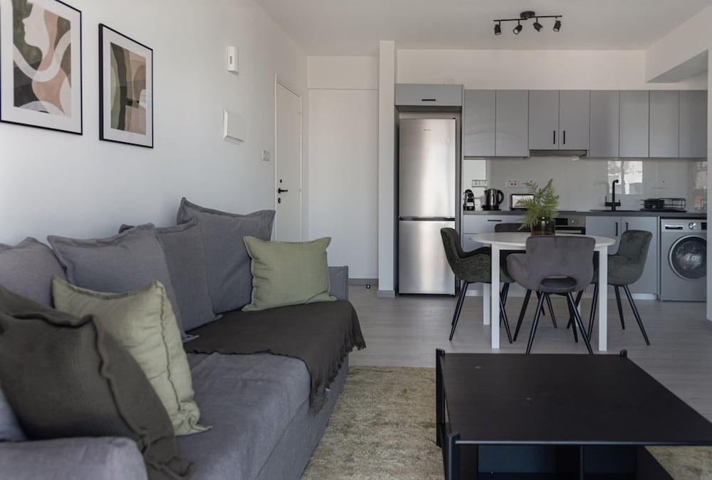 Lithos Modern Flat by Staycom