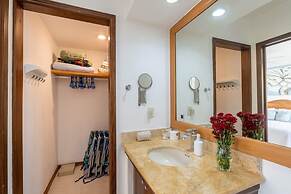 Sleeps 6 Views Beach 1 Block Gated