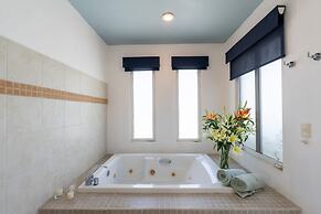 Sleeps 6 Views Beach 1 Block Gated