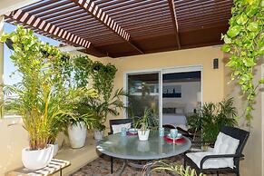 Sleeps 6 Views Beach 1 Block Gated