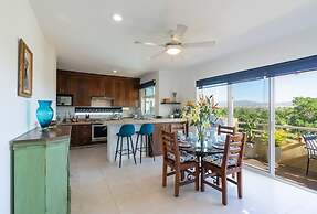 Sleeps 6 Views Beach 1 Block Gated
