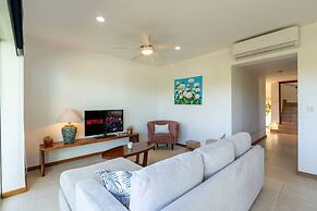 Sleeps 6 Views Beach 1 Block Gated