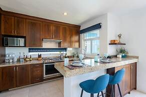Sleeps 6 Views Beach 1 Block Gated