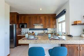Sleeps 6 Views Beach 1 Block Gated