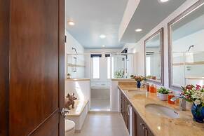 Sleeps 6 Views Beach 1 Block Gated