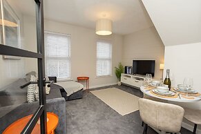 The Deck West Wall - 2 Bedroom Apartment - Tenby