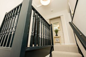 The Deck West Wall - 2 Bedroom Apartment - Tenby
