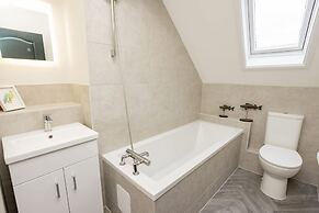The Deck West Wall - 2 Bedroom Apartment - Tenby