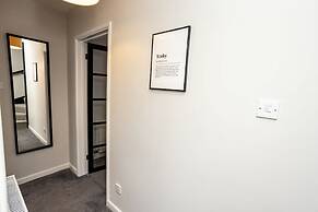 The Deck West Wall - 2 Bedroom Apartment - Tenby