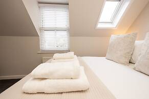The Deck West Wall - 2 Bedroom Apartment - Tenby