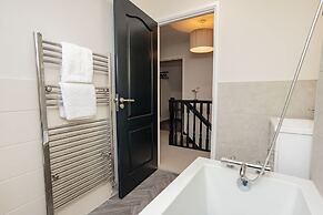The Deck West Wall - 2 Bedroom Apartment - Tenby
