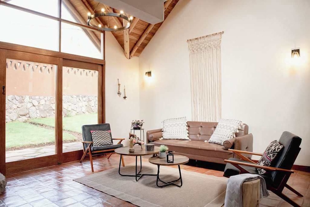 w Impressive 2BR Villa in Sacred Valley