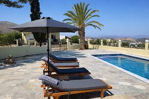 Creta Leisure Escape Private Pool Garden Oasis