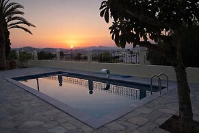 Creta Leisure Escape Private Pool Garden Oasis