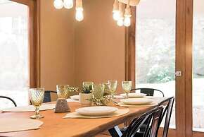 w Serene 2BR Riverside Villa w Nature Views