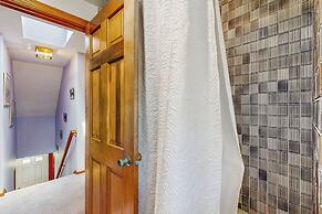 1 Mi to Dtwn Nantucket! Family Getaway w/ Deck