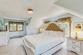 1 Mi to Dtwn Nantucket! Family Getaway w/ Deck