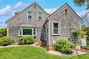 1 Mi to Dtwn Nantucket! Family Getaway w/ Deck