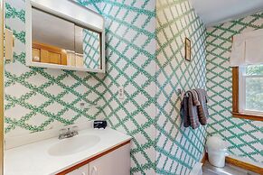 1 Mi to Dtwn Nantucket! Family Getaway w/ Deck
