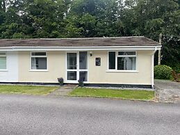 2 Bed Cottage - Sleeps 4 - Pets - Parking - Wifi