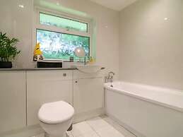 2 Bed Cottage - Sleeps 4 - Pets - Parking - Wifi