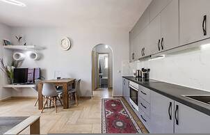 Saranda Bay Retreat - 1BR Apartment