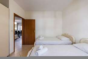 Bright Sunny Apartment Beach Access