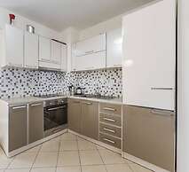 Bright Sunny Apartment Beach Access