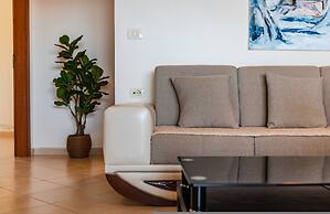 Bright Sunny Apartment Beach Access