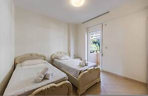 Bright Sunny Apartment Beach Access