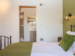Nelli Lodge at Mile End