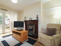 5 Wallace Road