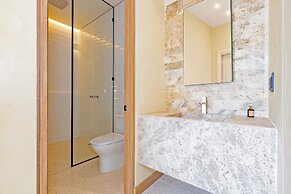 Hotel Iconik