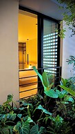 Hotel Iconik