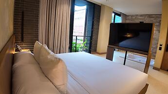 Hotel Iconik
