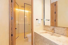 Hotel Iconik