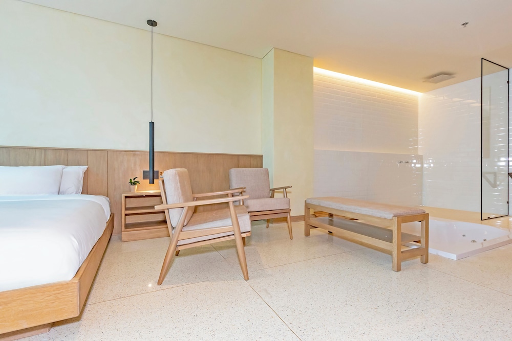 Hotel Iconik