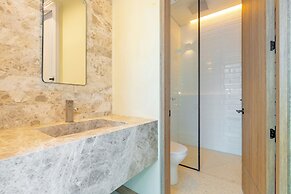 Hotel Iconik