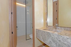Hotel Iconik