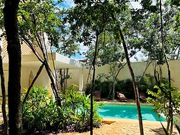 Pool Peaceful Escape Cozy Jungle Studio S12