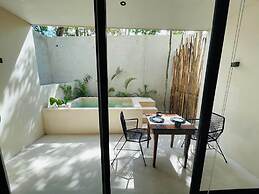 Jungle View Studio S11 Private Jacuzzi Pool