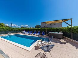 Villa M. Family & Pool