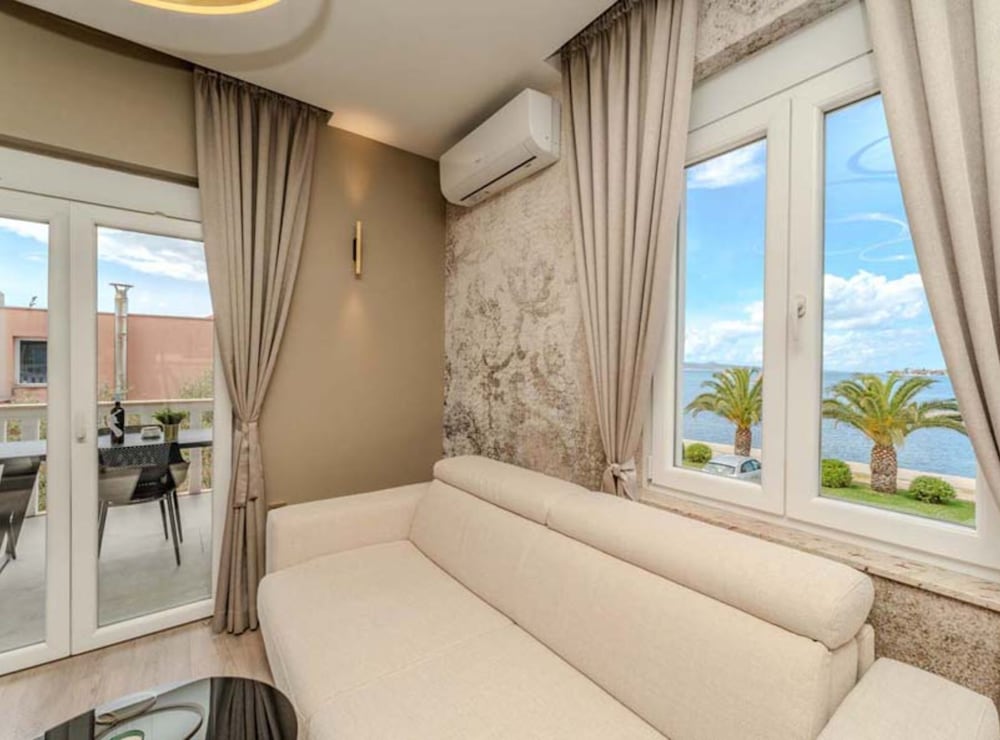 Luxury Apartments & Suites Dijan